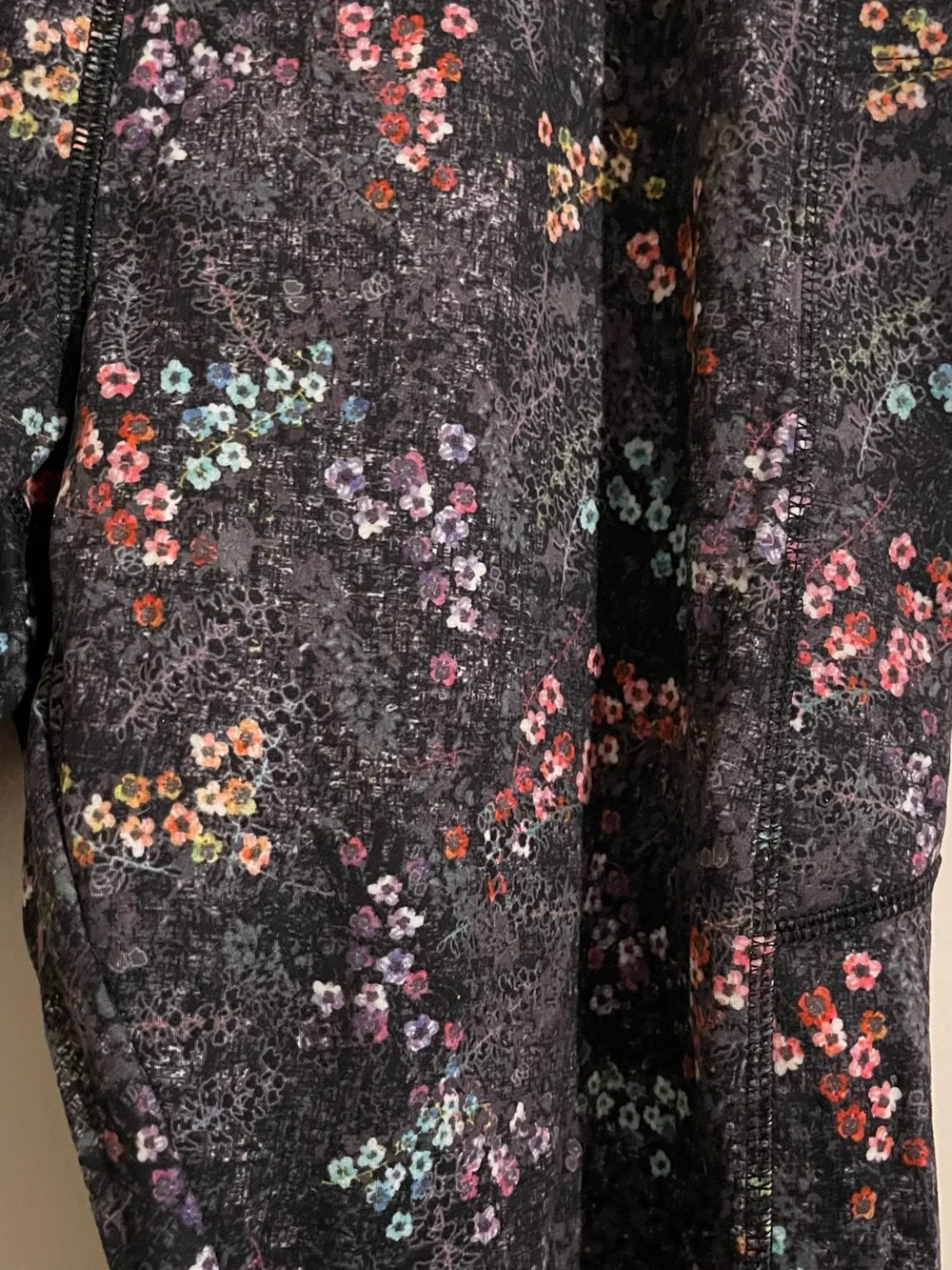 Vogo Athletica floral print high-rise athletic leggings featuring side pockets
